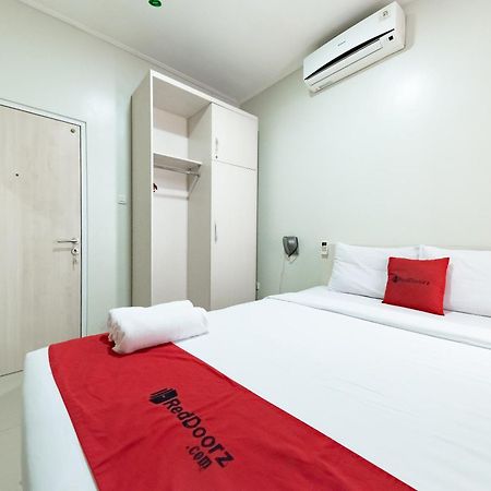 Reddoorz Near Pasar Baru Bandung Hotel Exterior photo