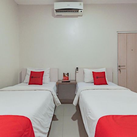 Reddoorz Near Pasar Baru Bandung Hotel Exterior photo
