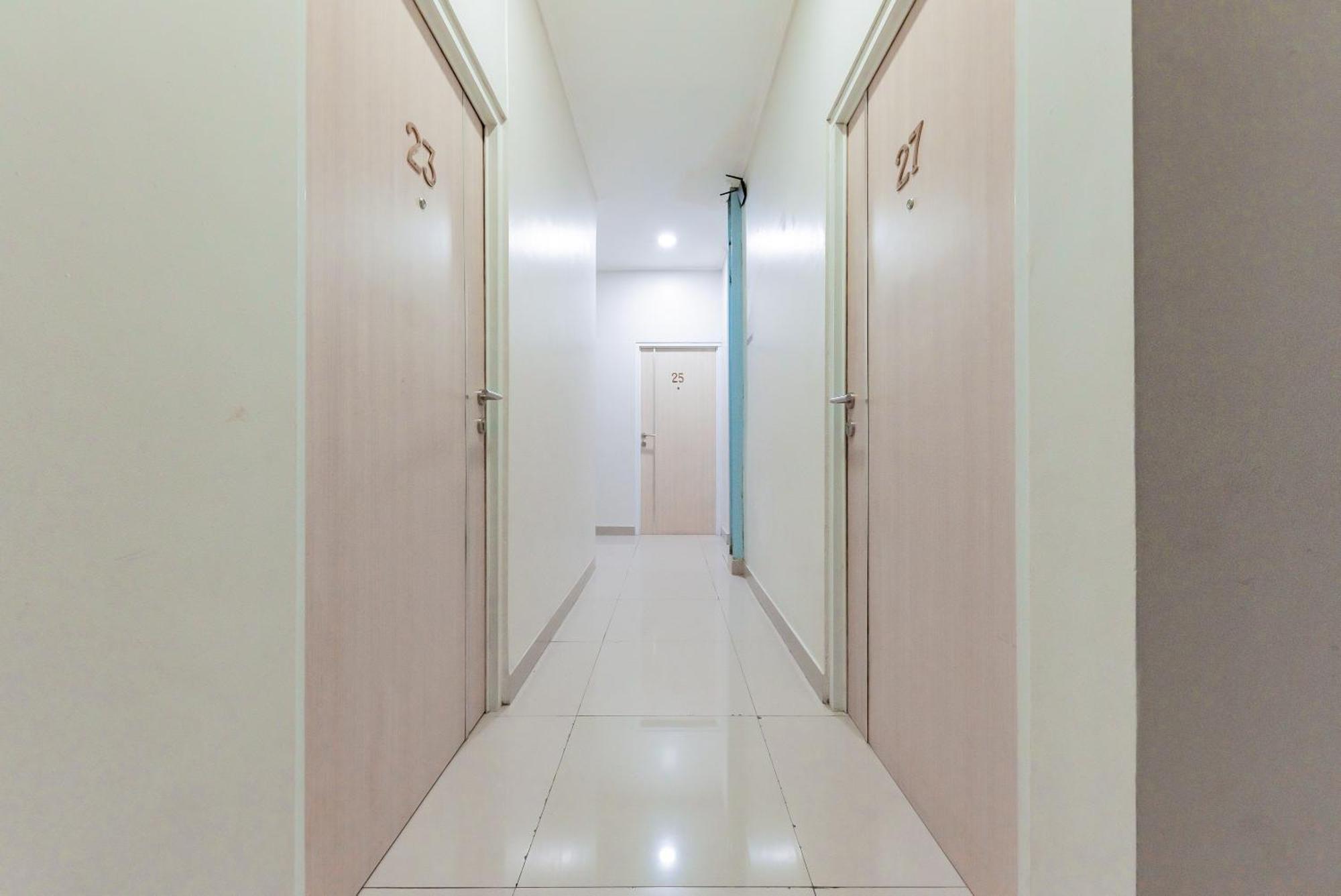 Reddoorz Near Pasar Baru Bandung Hotel Exterior photo