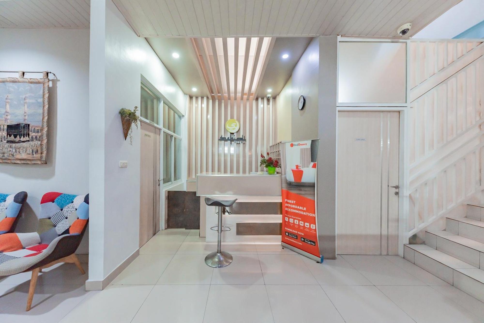 Reddoorz Near Pasar Baru Bandung Hotel Exterior photo