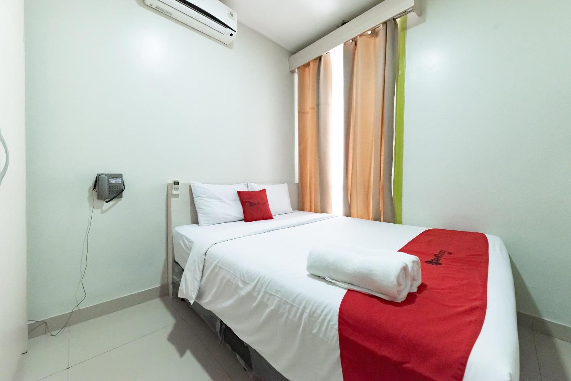 Reddoorz Near Pasar Baru Bandung Hotel Exterior photo